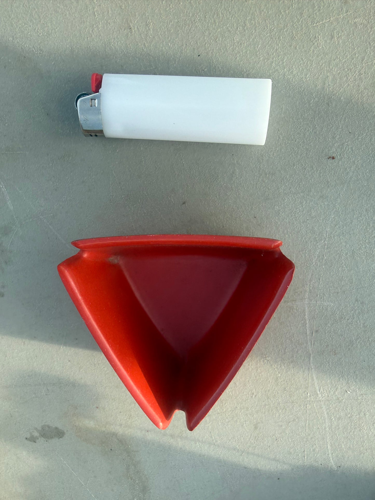 Vintage resin triangle ashtray