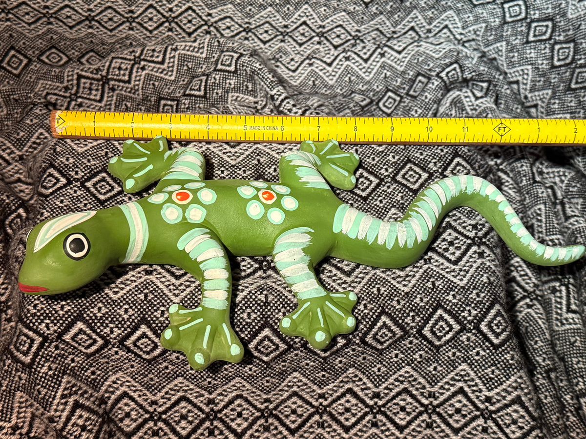 Mexican folk art terracotta lizard