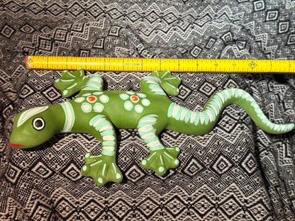 Mexican folk art terracotta lizard